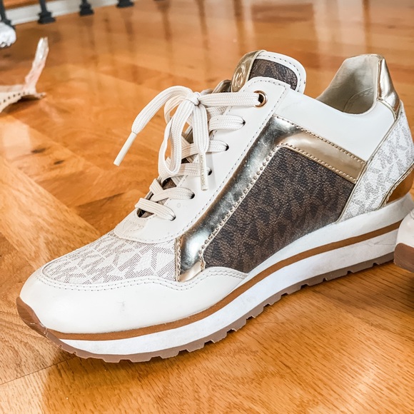 Like new* Michael Kors Two-Tone Logo Trainer - Picture 3 of 6